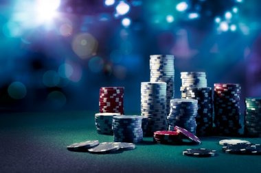 Live Bandar Poker table interface on kangtoto4d with dealer, player cards, and betting controls