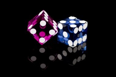 Live dealer spinning the wheel in real time Live dealer spinning the Speed Roulette wheel in real time